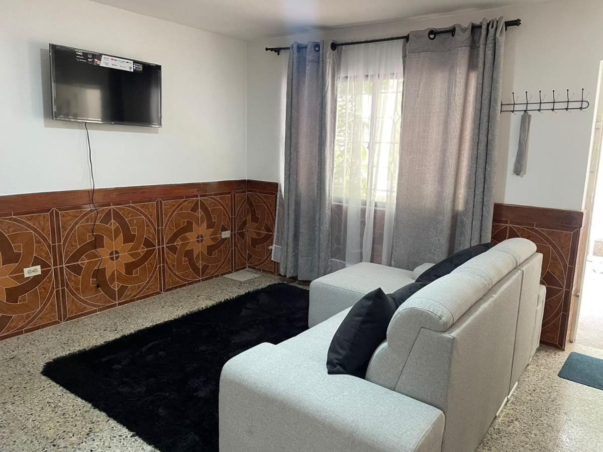 Casa Al Frente Del Pueblito Paisa Apartment Меделин Екстериор снимка
